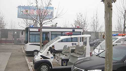 躍迪流動警務(wù)室、警用電動巡邏車正定新區(qū)公安分局配備現(xiàn)場