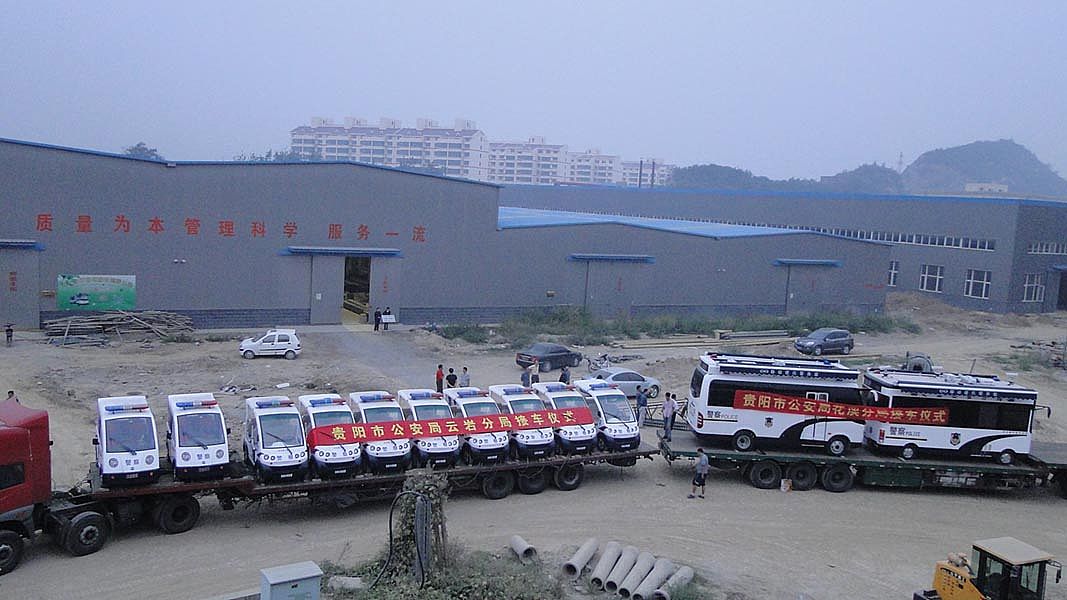 云巖電動巡邏車，肅穆整潔