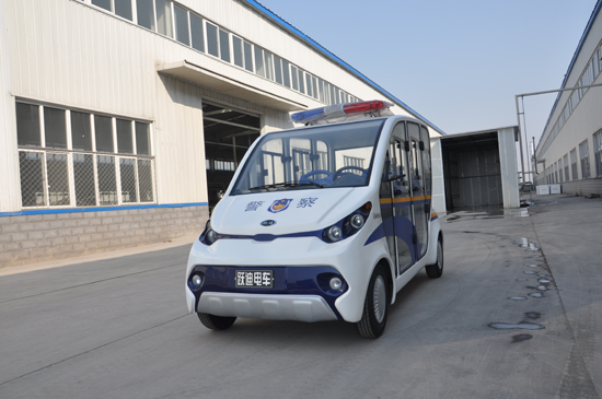躍迪封閉電動巡邏車開進河北傳媒學(xué)院