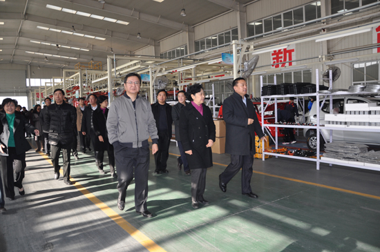 市政協(xié)主席王華清、副市長蔣文紅一行領(lǐng)導(dǎo)到河北新宇宙視察指導(dǎo)