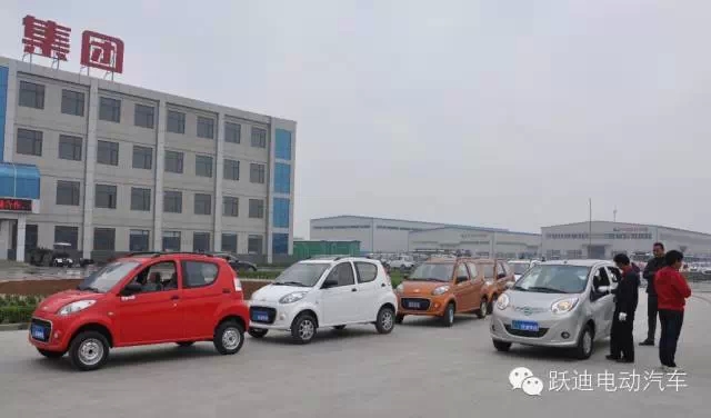 躍迪電動(dòng)汽車裝車完畢發(fā)往荊州，買躍迪電動(dòng)汽車可投保，解決您的后顧之憂！