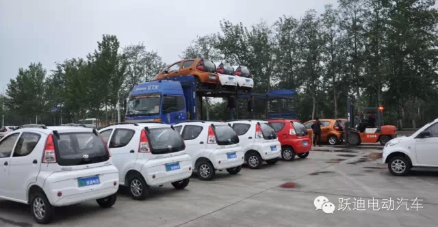 躍迪人冒雨檢測發(fā)車甘肅，第一時(shí)間保證躍迪電動(dòng)汽車市場供應(yīng)