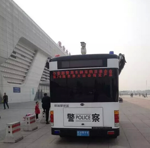 躍迪移動警務(wù)室執(zhí)勤于保定東站—全天候執(zhí)勤，確保人民安全
