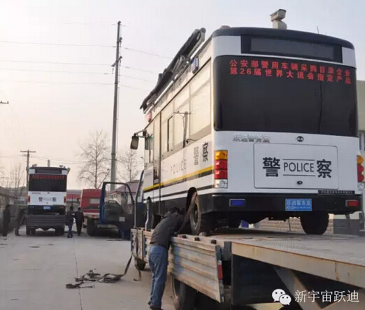 躍迪移動警務室發(fā)車河北高速—全天候執(zhí)勤，確保人民安全