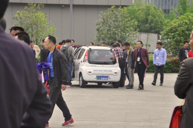 躍迪汽車強(qiáng)勢(shì)登錄南京新能源汽車展，引領(lǐng)行業(yè)發(fā)展新軌道