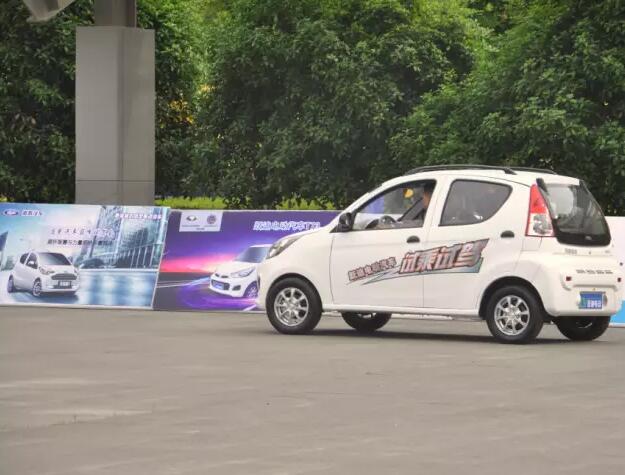 躍迪汽車強(qiáng)勢(shì)登錄南京新能源汽車展，引領(lǐng)行業(yè)發(fā)展新軌道
