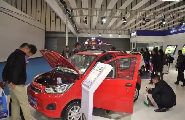 躍迪汽車強(qiáng)勢(shì)登錄南京新能源汽車展，引領(lǐng)行業(yè)發(fā)展新軌道