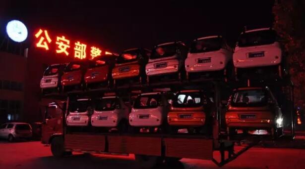 躍迪電動汽車批量發(fā)車河南——躍迪電轎，軍工品質(zhì)