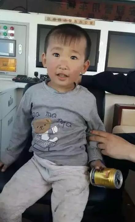 貪玩幼童上高速—躍迪移動(dòng)警務(wù)室助力，熱心民警忙尋親