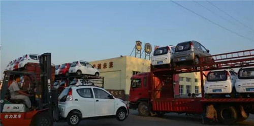 電動轎車
