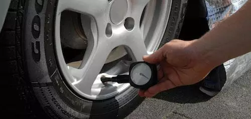 汽車夏天容易爆胎，是因為這些技巧!