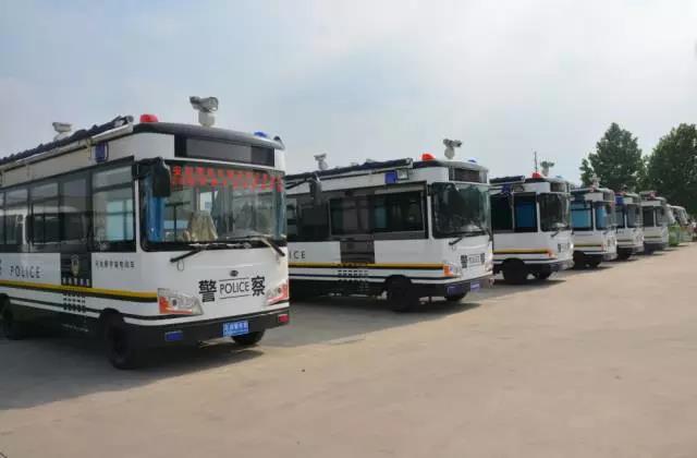躍迪電動流動警務室集合完畢，準備裝車