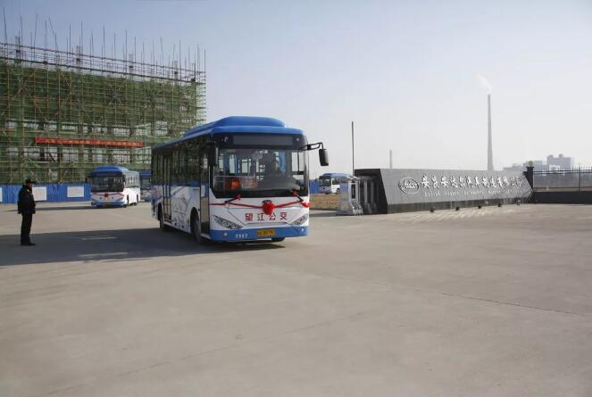 安達(dá)爾純電動公交車運(yùn)營交付儀式成功舉行