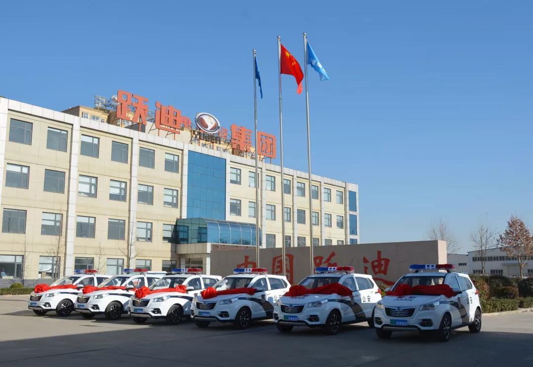 躍迪電動巡邏車裝車完畢,準(zhǔn)備發(fā)往湖北
