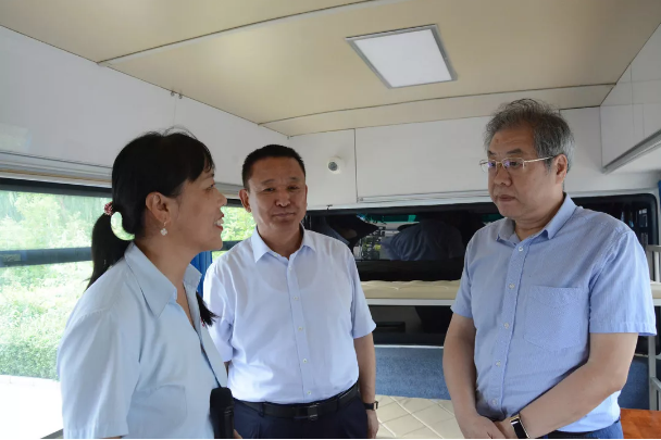 河北省政協(xié)副主席盧曉光，河北省委統(tǒng)戰(zhàn)部副部長、省工商聯(lián)黨組書記郭翠朵率調(diào)研組到躍迪集團(tuán)開展重點提案督辦調(diào)研