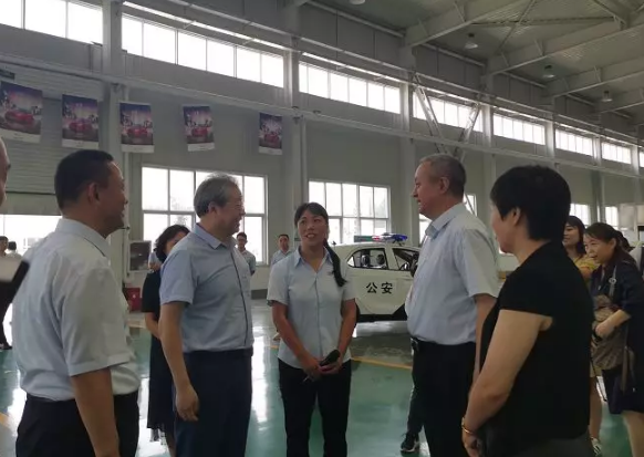 河北省政協(xié)副主席盧曉光，河北省委統(tǒng)戰(zhàn)部副部長、省工商聯(lián)黨組書記郭翠朵率調(diào)研組到躍迪集團(tuán)開展重點提案督辦調(diào)研