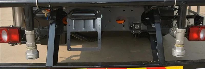 躍迪集團(tuán)新能源多功能抑塵車(chē)——低碳環(huán)保、降溫除塵