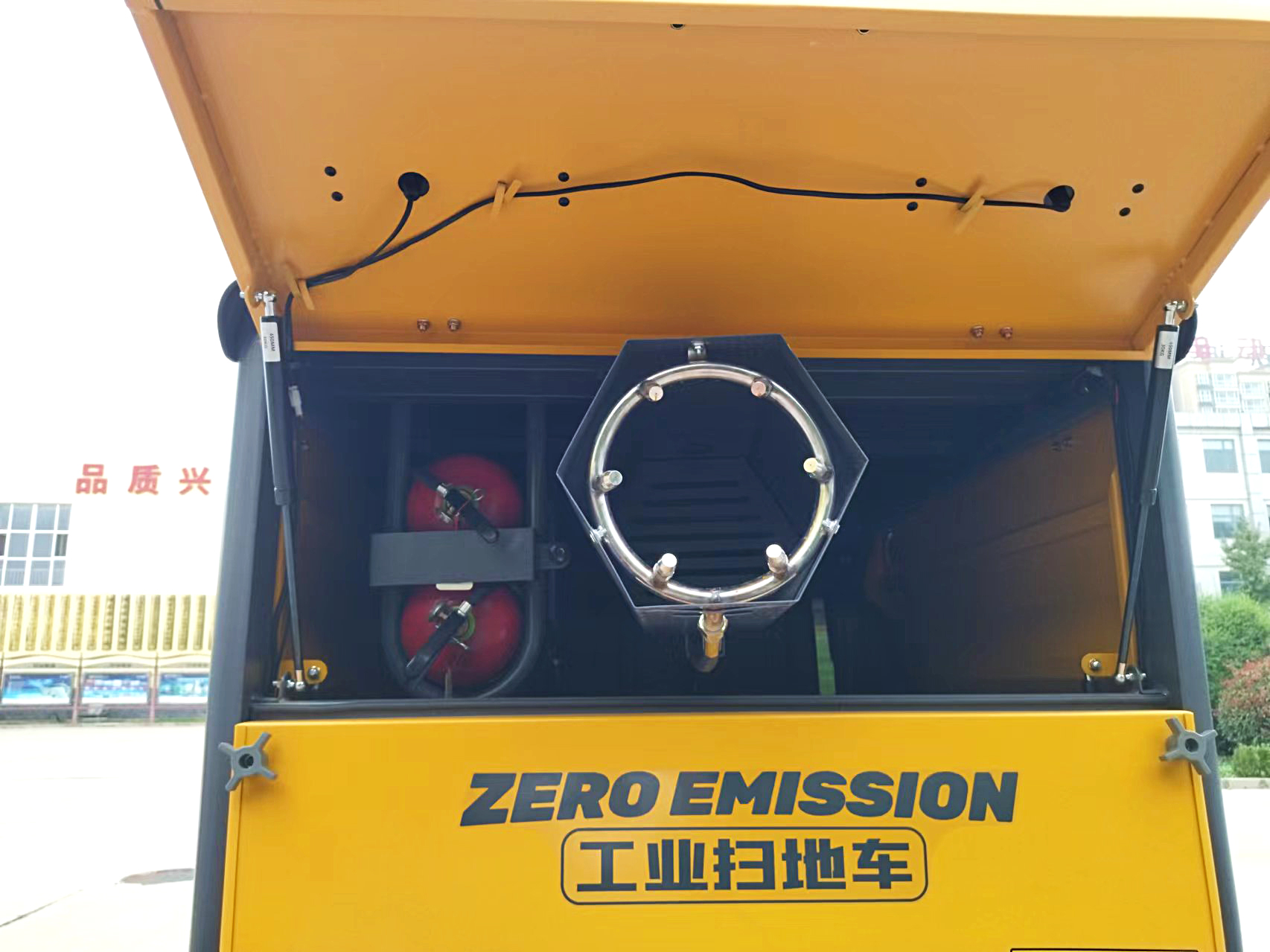強(qiáng)力吸塵，高效清掃-躍迪小型清掃車