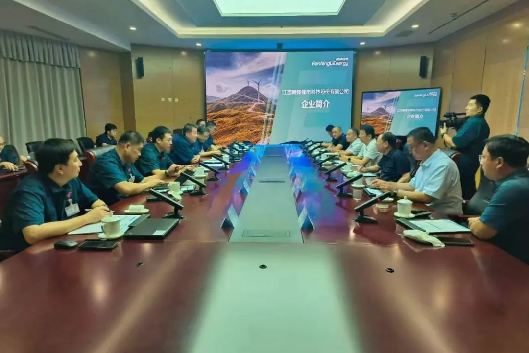 鋰業(yè)巨頭贛鋒鋰業(yè)董事長李良彬、躍迪集團(tuán)董事長呂洪濤聯(lián)袂造訪中國重汽，與劉正濤董事長洽談新能源領(lǐng)域合作前景