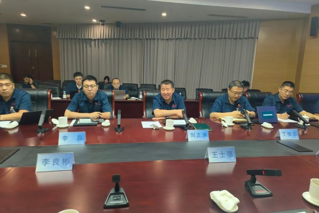 鋰業(yè)巨頭贛鋒鋰業(yè)董事長李良彬、躍迪集團(tuán)董事長呂洪濤聯(lián)袂造訪中國重汽，與劉正濤董事長洽談新能源領(lǐng)域合作前景